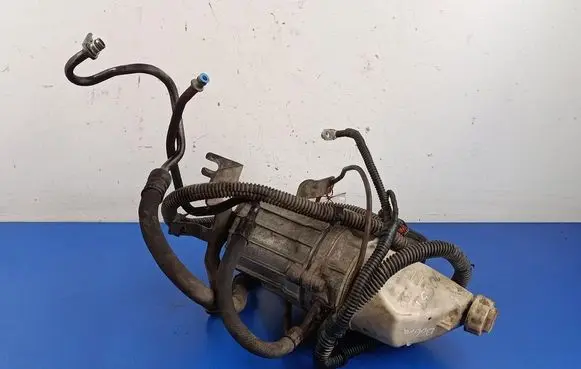 Opel Zafira B Power steering pump 132925554