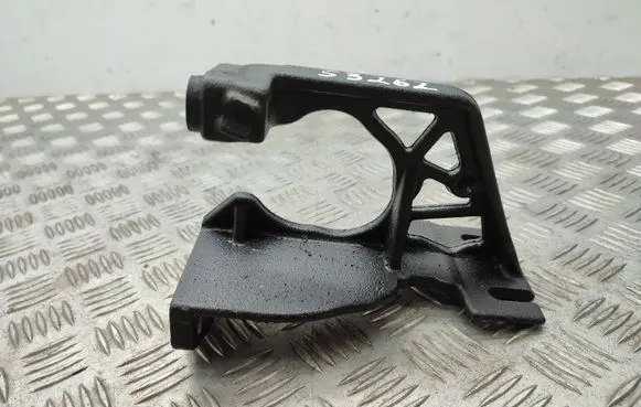 Nissan X-Trail T32 Engine mounting bracket