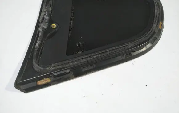 Maserati GranTurismo Front vent window/glass (coupe) 43R-001582