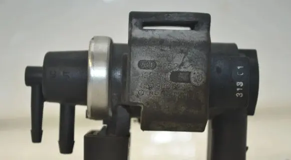 Audi A4 S4 B7 8E 8H Turbo solenoid valve 059906629A 425243