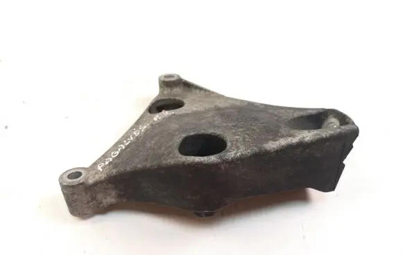 BMW 1 F20 F21 Engine mounting bracket 6788611