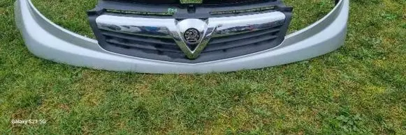Opel Vivaro Front bumper upper radiator grill