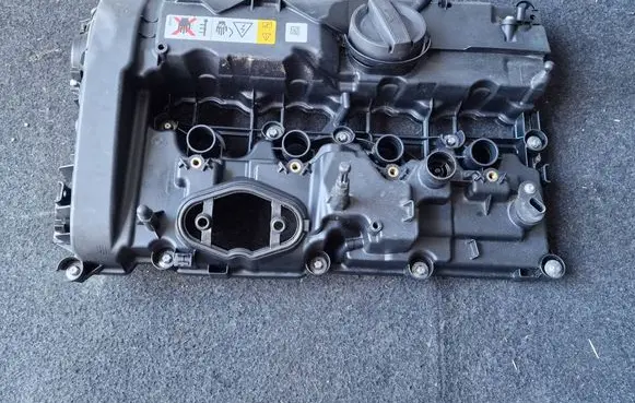 BMW 4 F32 F33 Rocker cam cover 7611278