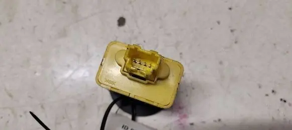 KIA Magentis Passenger airbag on/off switch