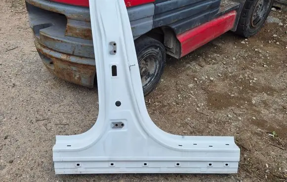 KIA EV6 Pillar (middle) 