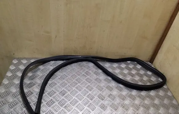 Mercedes-Benz CLS C219 Engine compartment rubber 