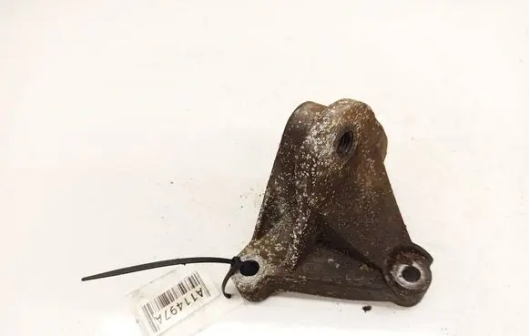Nissan Primera Engine mounting bracket