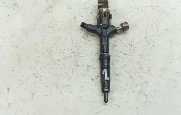 Toyota RAV 4 (XA20) Fuel injector 2367027030