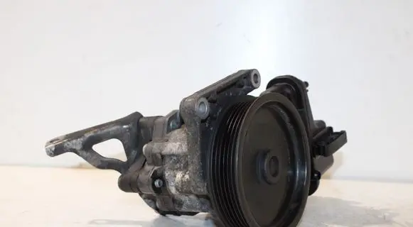 Mercedes-Benz Sprinter W906 Power steering pump A0064667801
