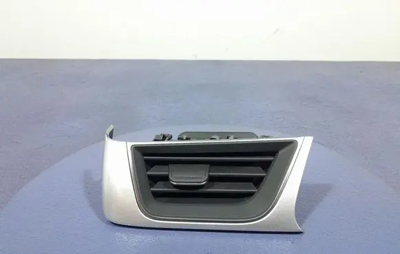 Renault Captur Dashboard side air vent grill/cover trim 687611390R