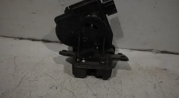 Toyota Verso Tailgate/trunk/boot lock/catch/latch