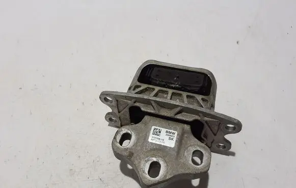 BMW 1 F40 Gearbox mount 6853453