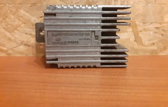 Mercedes-Benz E W210 Coolant fan relay 1328 5001004