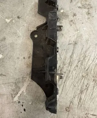 Renault Master III Fender mounting bracket 620438971r