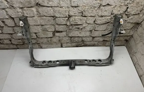 Toyota Avensis T270 Radiator support slam panel
