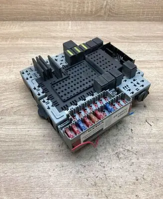 Volvo S60 Fuse module 8688153 8645729
