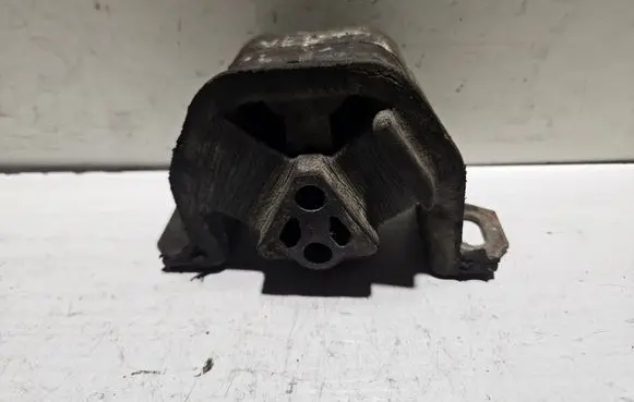 Opel Calibra Engine mount bracket 90279258