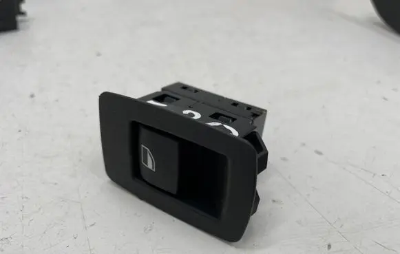 BMW 1 F20 F21 Electric window control switch 9208106