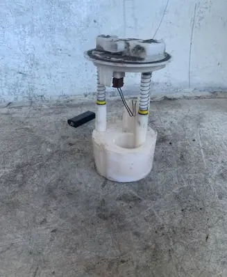 Nissan Juke I F15 Fuel level sensor 