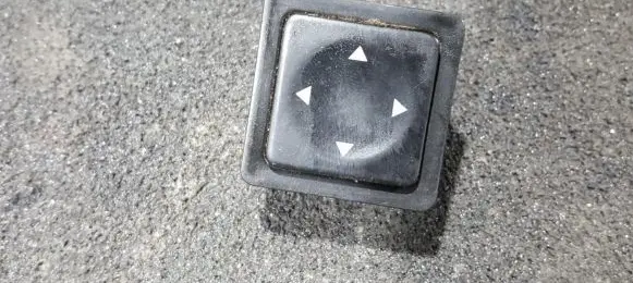 Wing mirror switch