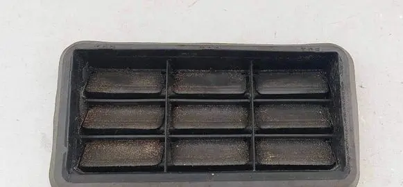 Dodge Charger Quarter panel pressure vent 05058636A
