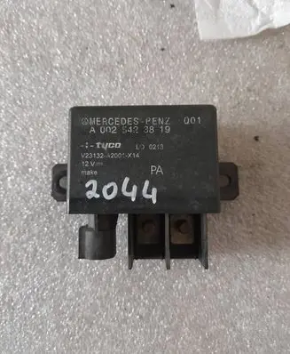 Mercedes-Benz E W211 Charging relay A0025423819 0025423819