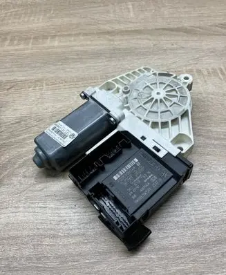 Volkswagen PASSAT B8 Front door window regulator motor 1K0959793N 1K0959701AC