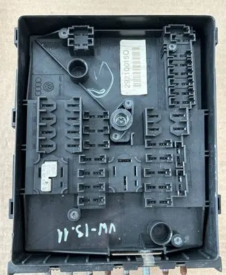 Volkswagen Golf V Fuse module 1K0937125 D1718307