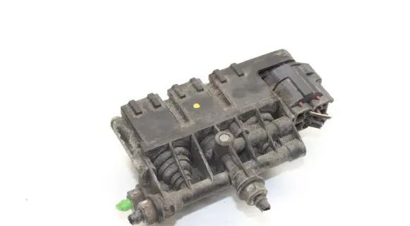 Land Rover Range Rover Sport L320 Engine mount vacuum valve RVH000055