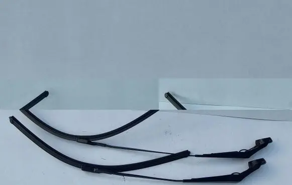 Citroen C4 II Picasso Front wiper blade arm