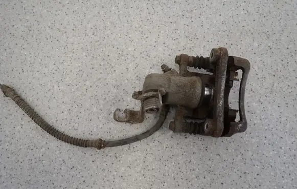 Hyundai i10 Front brake caliper