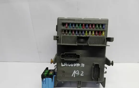 Renault Laguna II Fuse module 8200004201E 8200139819 518002100