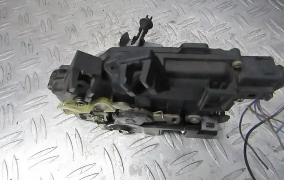 Audi A6 S6 C5 4B Rear door lock 4b0839015g