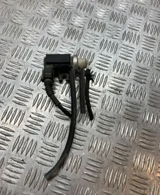 Volkswagen Golf IV Turbo solenoid valve 1J0906627B