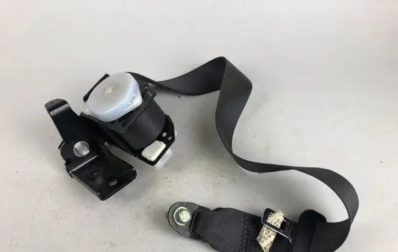 Subaru Impreza III Rear seatbelt C7021