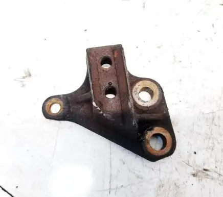 Volvo XC90 Engine mounting bracket 8683931