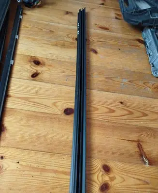Nissan Qashqai+2 Front door glass trim molding 
