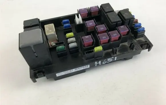Subaru Legacy Fuse box set 82241AG030 H651