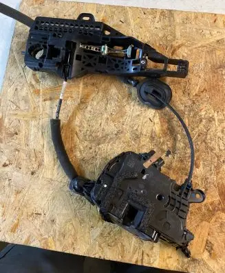 Renault Captur Front door lock 805037243R 40517225