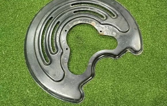 Renault Trafic III (X82) Rear brake disc plate dust cover D441517206R