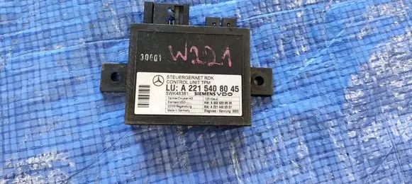 Mercedes-Benz E W211 Tire pressure control unit A2215408045