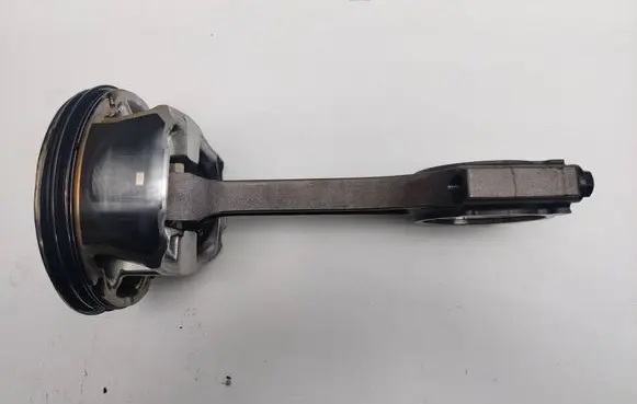 Dodge Challenger Piston with connecting rod 