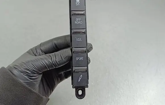 Maserati Levante Suspension ride height/mode switch 670128087 35320238