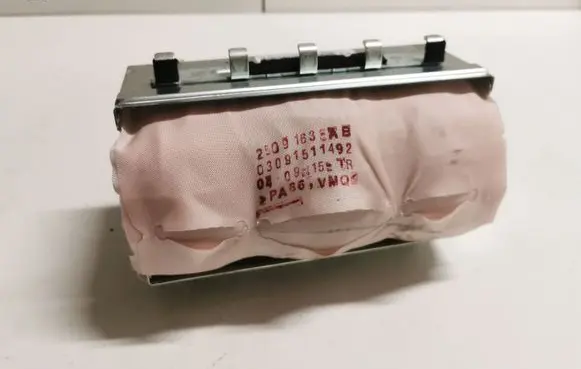 Subaru Outback (BS) Passenger airbag