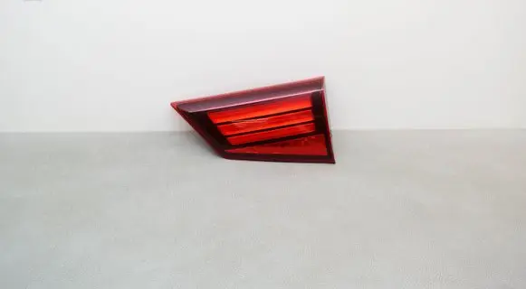 Tailgate rear/tail lights