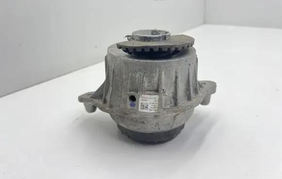 Mercedes-Benz C W205 Engine mount bracket A2052400300