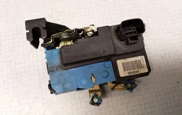 Volvo S60 Front door lock 8650544