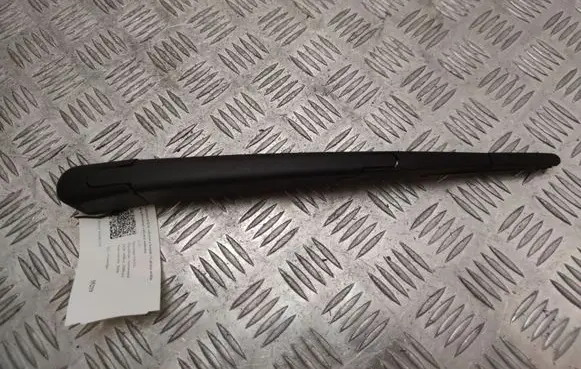 Rear wiper blade arm