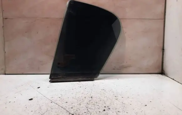 Opel Astra H Rear vent window glass 43R001582 E000199 AS2M323CDOT682