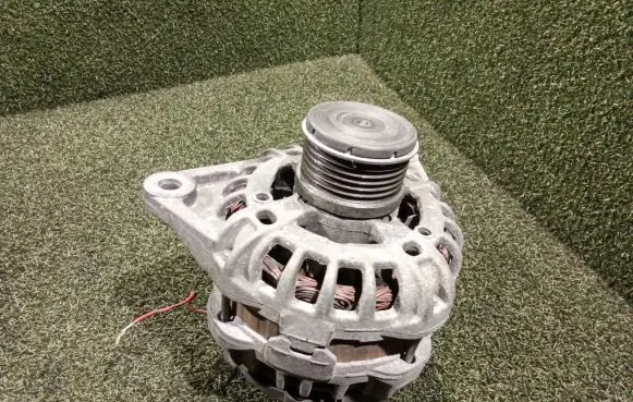 Iveco Daily 6th gen Generator/alternator 504385138 F000BL0704